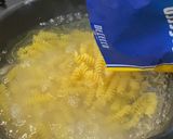 Foto langkah ke 1 dari resep Simple Bake Mac (Fusilli) and Cheese.