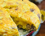 Foto del paso 7 de la receta: Tortilla de patata, cebolla, shiitake y scamorza 🧅 🥔 🍄 🧀