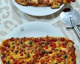 Foto del paso 7 de la receta: Pizza de pepperoni y gorgonzola con alcaparras