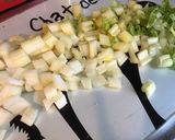 Une image de l'étape 2 de Tarte bonhomme » au céleri branche,tomates, mozzarella,oignon de roscoff et poivre vert frais.