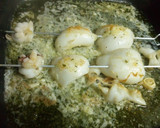 Foto del paso 1 de la receta: Brocheta de sepia al ajillo
