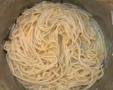 Foto del paso 1 de la receta: Tallarines con huevos y perejil