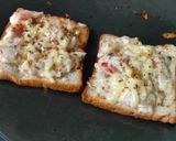 A picture of step 2 of Indo Italian bread pizza.