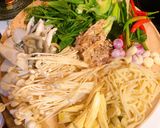 รูปขั้นตอนการทำที่ 1 ของ แกงเห็ดหน่อไม้ผักรวม🥗style by barbie👩🏼‍🍳