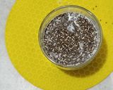 A picture of step 3 of Chia Seed Overnight Bowl without Sugar.
