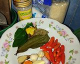 Foto langkah ke 1 dari resep Ayam Suwir Mercon Daun Jeruk.