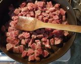 Foto del paso 1 de la receta: Carne de res con papas, en salsa de tomates y jalapeños
