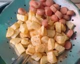 Foto langkah ke 1 dari resep Tumis Kentang Sosis Kecap Pedas.
