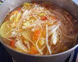 Hình bước làm 4 của món Canh chua nấm kim châm