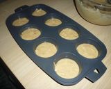 Meggyel és csokival töltött muffin recept fázis 6 fotója