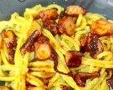 Foto del paso 6 de la receta: Spaghetti a la cúrcuma con crema de espárragos y pulpo al pimentón