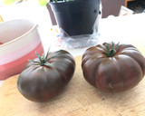 Foto del paso 3 de la receta: Ensalada agridulce de tomate “adora” y frutos rojos con skyrella y atún