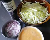 A picture of step 1 of Yellow Chives with Eggs.