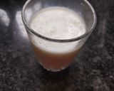 A picture of step 2 of Chickoo and nuts milkshake.
