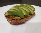 Foto del paso 4 de la receta Tosta de trigo sarraceno con verduras, champis y aguacate