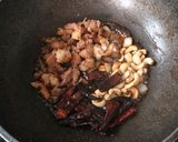 รูปขั้นตอนการทำที่ 3 ของ ไก่ผัดเม็ดมะม่วงหิมพานต์ คีโต