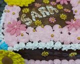 A picture of step 5 of Cake with meringue buttercream frosting & Fondant flowers.