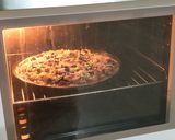 صورة لخطوة 8 من وصفة البيتزا الدجاج مع الفلفل البارد وزيتون وفطر 🍕🍕🍕😋