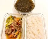 Hình bước làm 8 của món Cơm ngon nhà Huý 🏡: Bò xào rau củ - Canh rong biển thịt bò