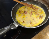 Foto del paso 2 de la receta: Tortilla de cebolla y bacon