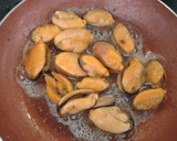 Foto del paso 8 de la receta: Rape en salsa de frutos secos