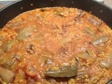 Arroz meloso con alcachofas y conserva de cerdo