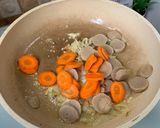 Foto langkah ke 3 dari resep Tumis Brokoli, Wortel, Bakso.