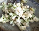Foto langkah ke 4 dari resep Bening Kelor Kembang Kol.