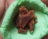 Foto langkah ke 3 dari resep Klepon ketan isi gula merah.