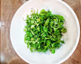Foto del paso 1 de la receta: Ensalada de salmón ahumado con aderezo de pepino y yogur