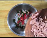 Foto langkah ke 2 dari resep Breakfast Rice Tuna Eggs Muffin.