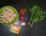 Foto langkah ke 1 dari resep Usus Ayam bumbu kuning DEBM.