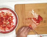 รูปขั้นตอนการทำที่ 2 ของ สตรอเบอร์รี่ ครีมชีส พาร์เฟ่ (Strawberry Cream Cheese Parfait)
