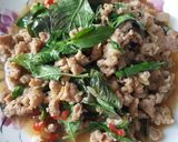 รูปขั้นตอนการทำที่ 3 ของ หมูสับผัดใบโหรพา ฉบับง่าย