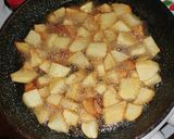 Tojásrántotta hagymával és krumplival recept fázis 2 fotója