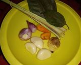 Foto langkah ke 1 dari resep Sop Kerang Kuah Kuning.