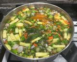 Foto del paso 4 de la receta: Sopa de verduras y pollo de mi abuelita