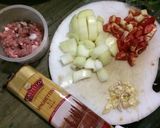 Hình bước làm 1 của món Mỳ ý sốt cà chua thịt bằm xúc xích