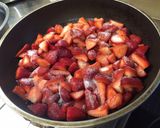 Foto del paso 1 de la receta: Semifreddo de frutillas a la crema -sintacc