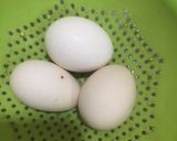 A picture of step 1 of Egg omelette sandwich.