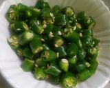 A picture of step 1 of Green chilli pickles.