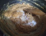 A picture of step 3 of Besan Goand aur till ka halwa.