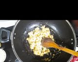A picture of step 2 of Chicken tikka Macaroni.