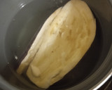 Foto del paso 3 de la receta: Berenjena rellena de pollo y bechamel