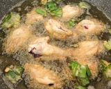 Foto langkah ke 4 dari resep Ayam Goreng Pandan.