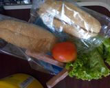 Foto langkah ke 1 dari resep Hotdog simple ala lucy's.