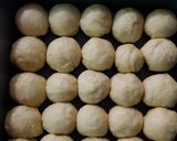 Foto langkah ke 4 dari resep Roti Sarang Madu.