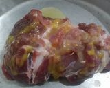 Foto del paso 3 de la receta: Bondiola de cerdo mechada con ciruelas y damascos