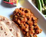 A picture of step 4 of Masala bhindi.