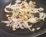 Foto del paso 1 de la receta: Macarrones con sobras de pollo asado y verduras